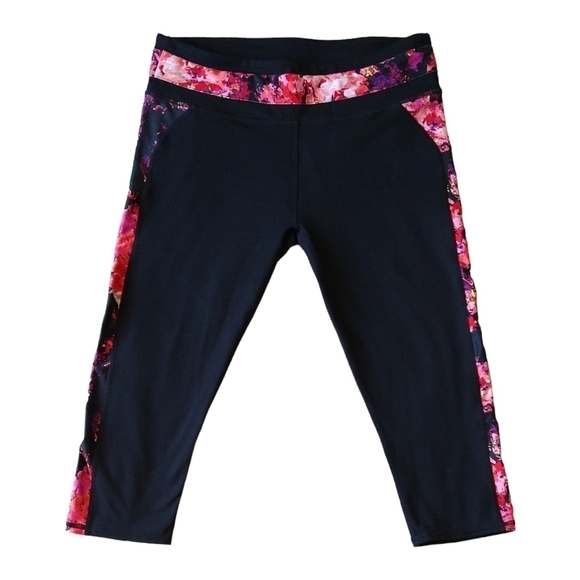 Fabletics Camacan Floral Black Capri Cropped Active Leggings Athleisure Workout - Picture 2 of 7